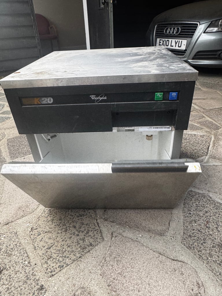 Commercial ice maker 