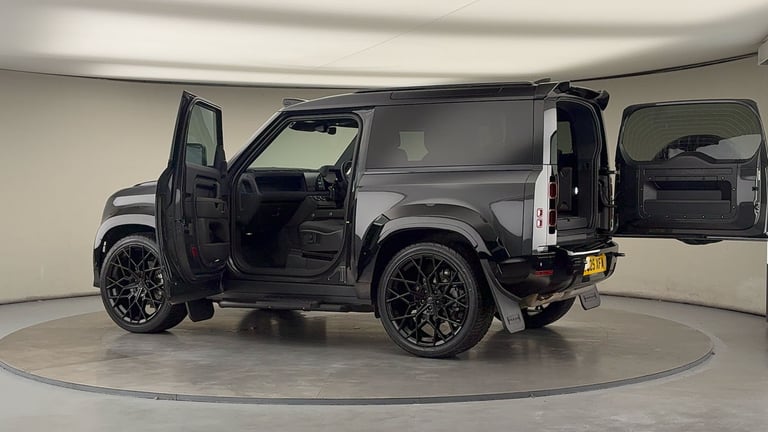 2025 Land Rover Defender 3.0 D250 X-Dynamic SE 90 3dr Auto ESTATE DIESEL Automatic