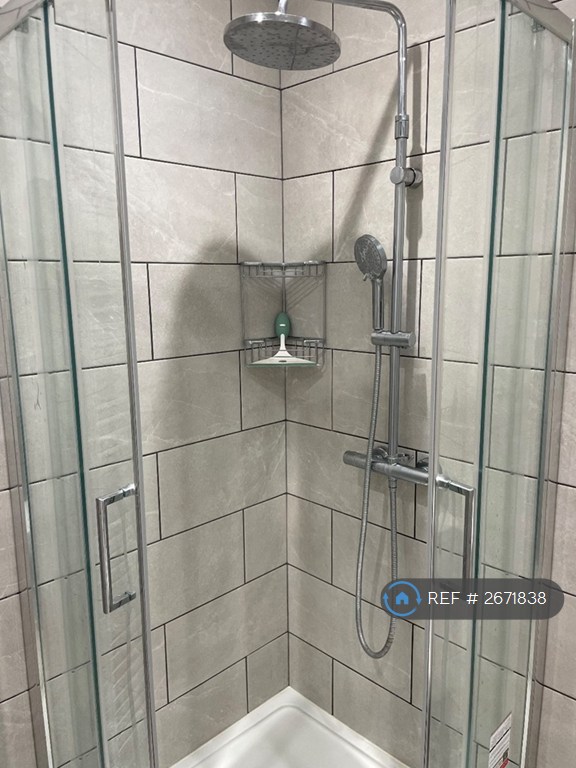 2 bedroom house in Clayhanger, Guildford, GU4 (2 bed) (#2671838)