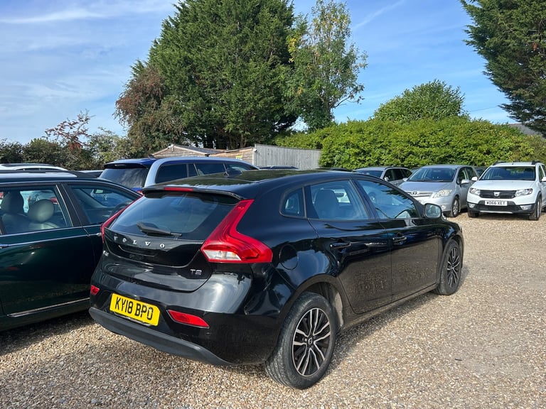 2018 Volvo V40 2.0 T2 Momentum Hatchback 5dr Petrol Manual Euro 6 (s/s) (122 ps)