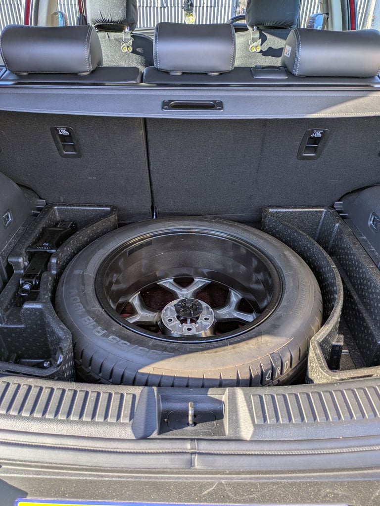 Korando spare wheel kit 