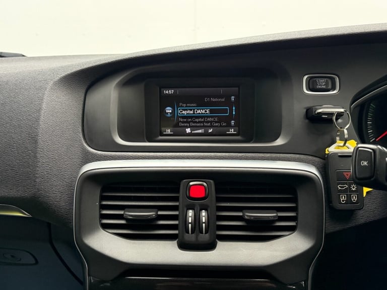 2017 17 VOLVO V40 2.0 T2 MOMENTUM HATCHBACK 5DR PETROL MANUAL EURO 6 (S/S) (122 