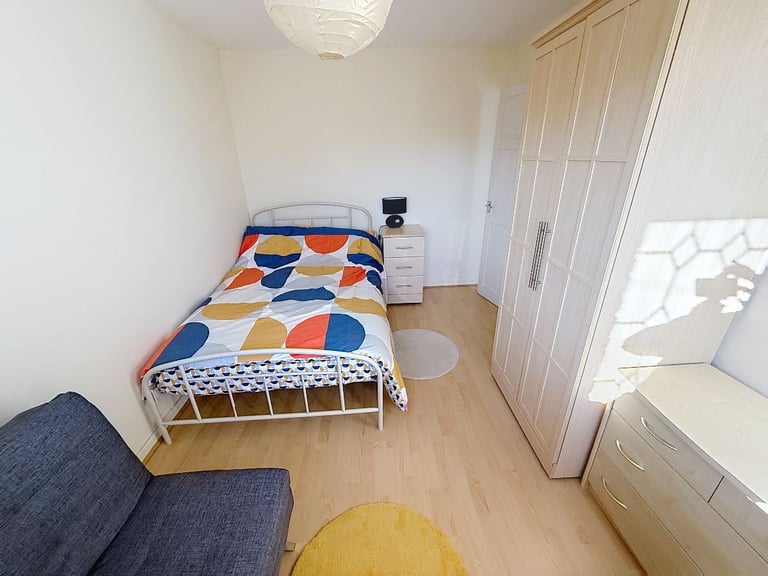2 bedrooms in ROOM IN Braithwell Drive, Stoke-on-Trent, Staffordshire, ST2 7NT
