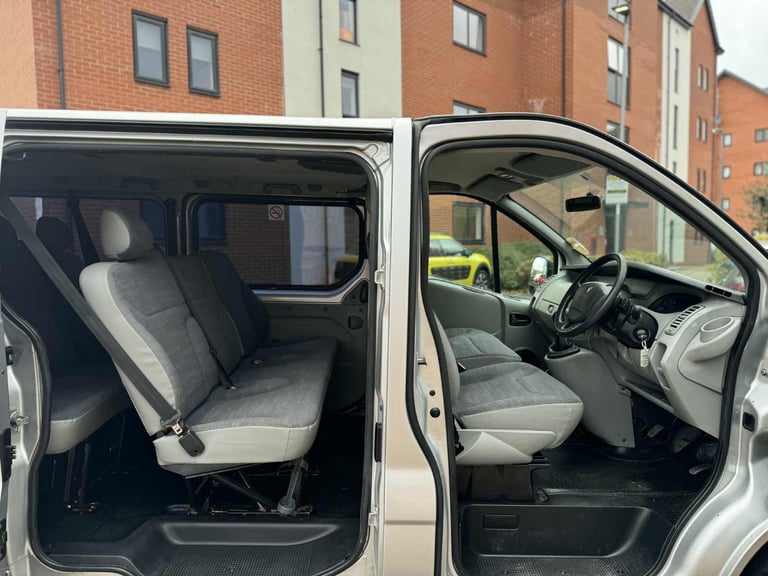 Renault, TRAFIC, 9 Seater MPV, Minibus, People Carrier, 2010, Manual, 2464 (cc), 4 doors
