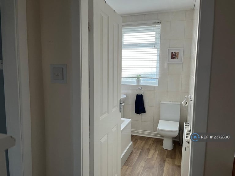 2 bedroom flat in Burnbank Street, Coatbridge, ML5 (2 bed) (#2372830)