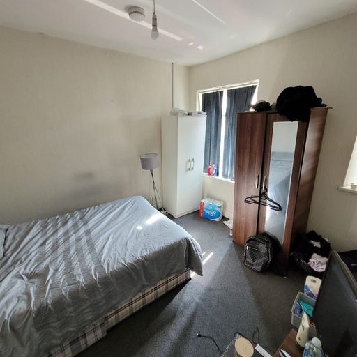 3 large and good sized twin rooms in B297QD. Homeless & needy get in touch now!