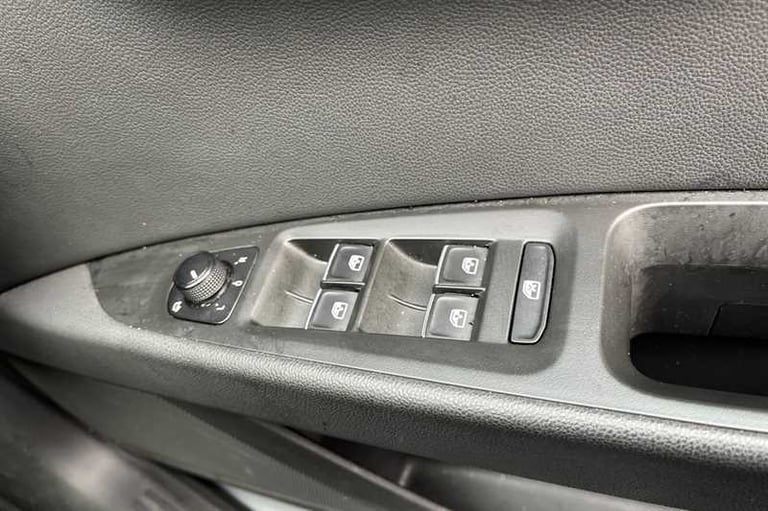 2020 SEAT Leon 1.5 TSi EVO (130 PS) FR Black Edition 5 Door Petrol Hatchback Hatchback Petrol Manual