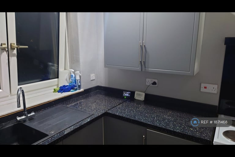 2 bedroom flat in Parkneuk Road, Glasgow, G43 (2 bed) (#1871468)