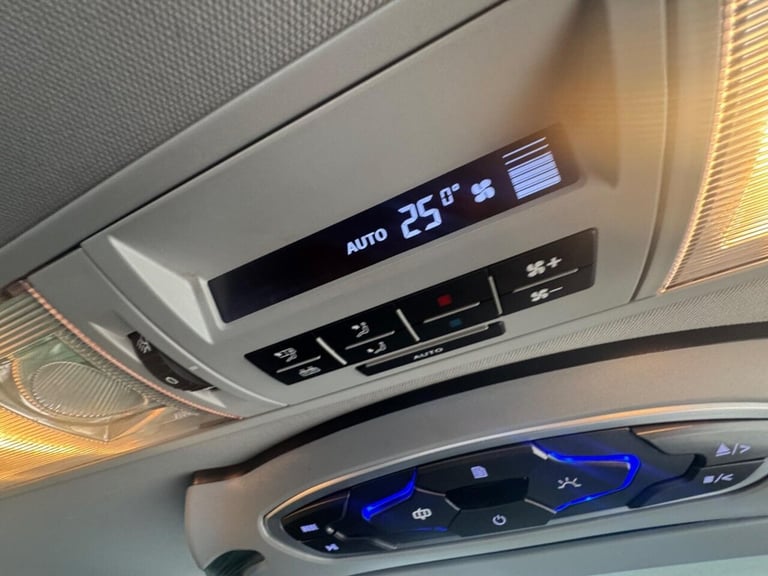 2015 Volkswagen Caravelle 2.0 BiTDI BlueMotion Tech SE DSG Euro 5 (s/s) 5dr MPV Diesel Automatic