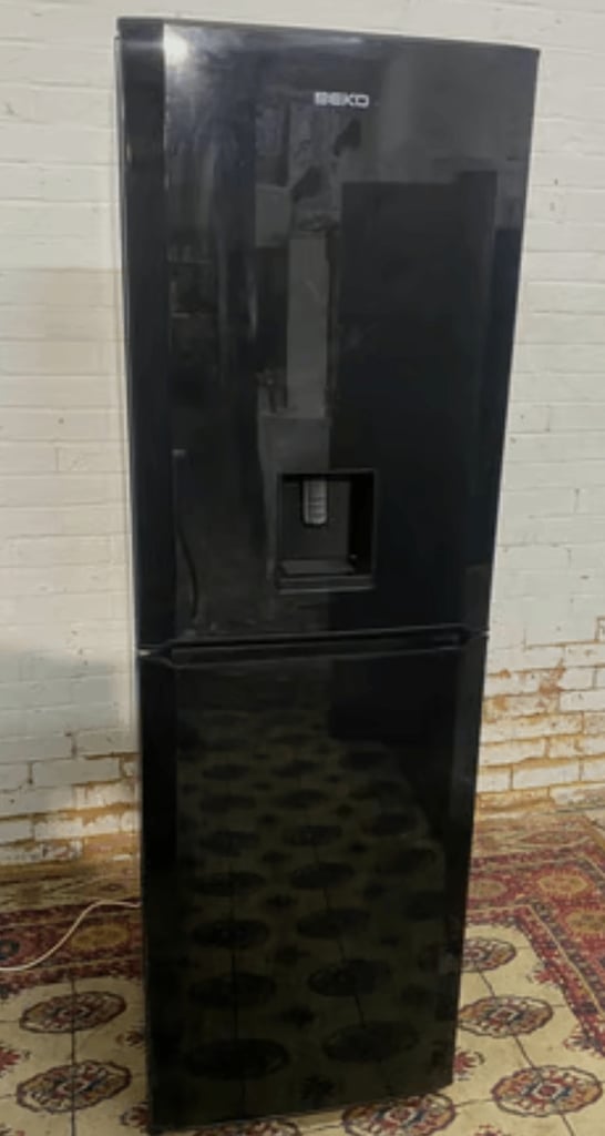 image for Black beko 6ft tall frost free fridge freezer+drinks dispenser+good working order+DELIVERY 