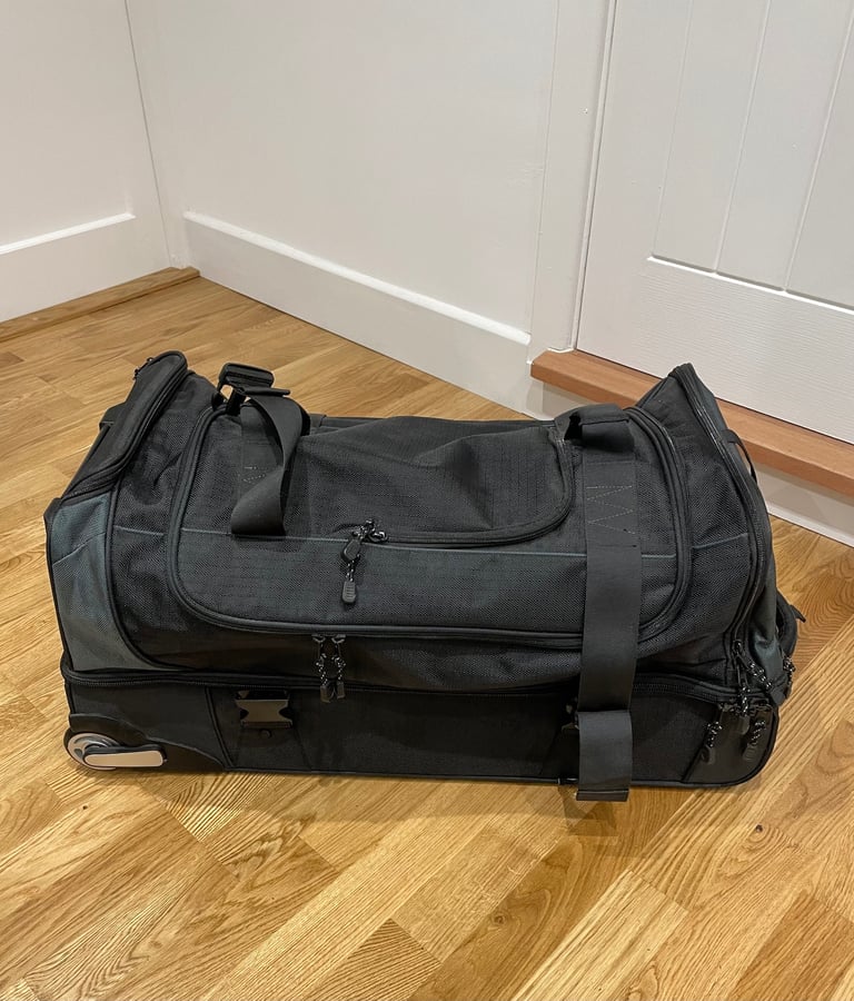 Large Holdall with wheels