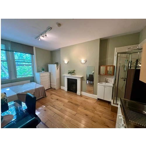 Double Semi-Studio in Holland Road, Kens Olympia/Shepherds Bush, W14 8BB