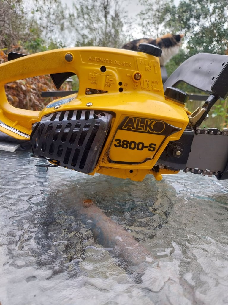 image for Small 2 stroke chainsaw