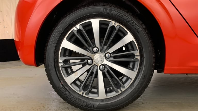 2016 Peugeot 208 1.2 PureTech XS White Hatchback 5dr Petrol Manual Euro 6 (82 ps) Hatchback Petro...