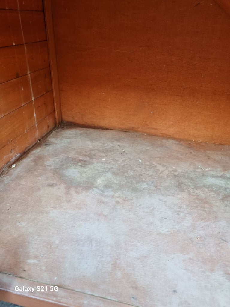 Rabbit hutch