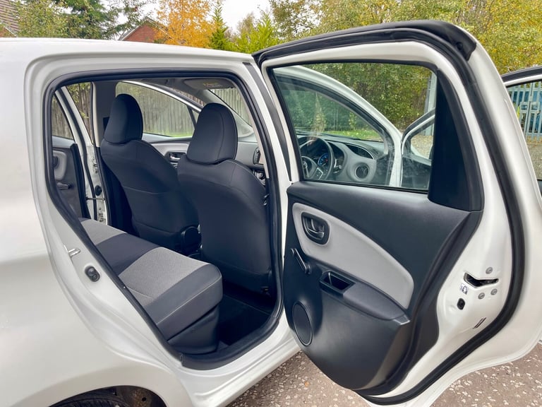 2015 Toyota Yaris 1.5 Hybrid Icon 5dr CVT ULEZ Compliance  HATCHBACK Petrol/Electric Hybrid Autom...