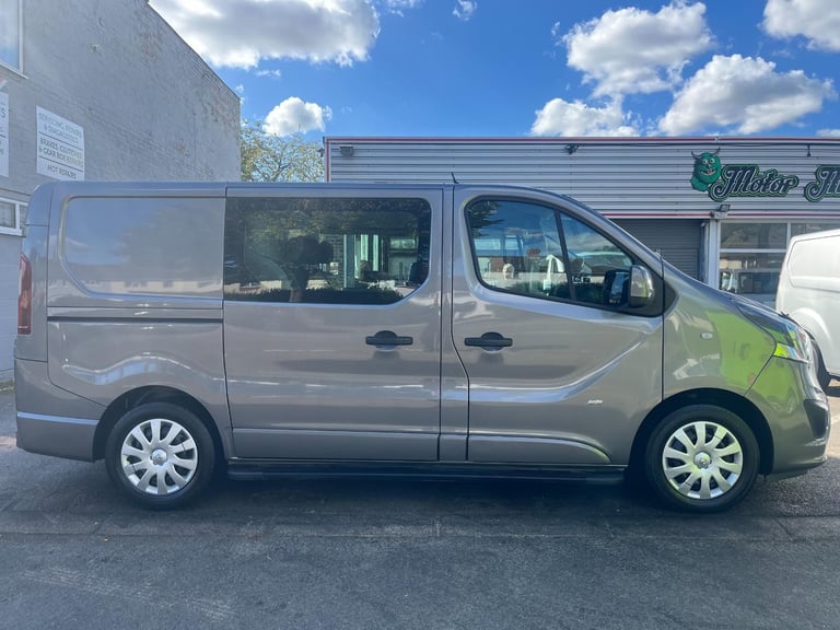 Vauxhall Vivaro 1.6 CDTi 2900 BiTurbo ecoTEC Sportive 6 Seat SWB Crew... 2018/67
