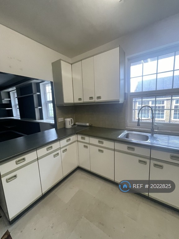 2 bedroom flat in Mews, South Darenth, DA4 (2 bed) (#2022825)