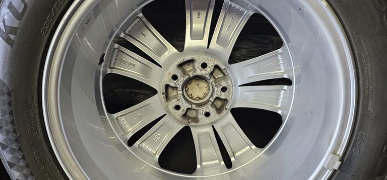 Kia Genuine 18 alloy wheels + 4 x tyres 235 55 18