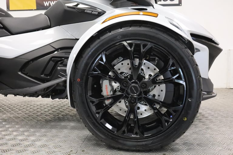 2025 Can-Am Spyder RT Limited Trike Hyper Silver Metallic - IN STOCK NOW 