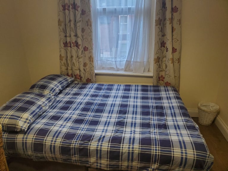 Full Ensuite Bedroom- Newcastle City Center-650PCM-All Bills Inc-No agents