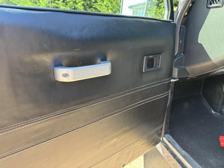 2010 Land Rover Defender 90 2.4 TDCi Hard Top SUV 3dr Diesel Manual 4WD SWB Euro 4 (122 bhp) SUV ...