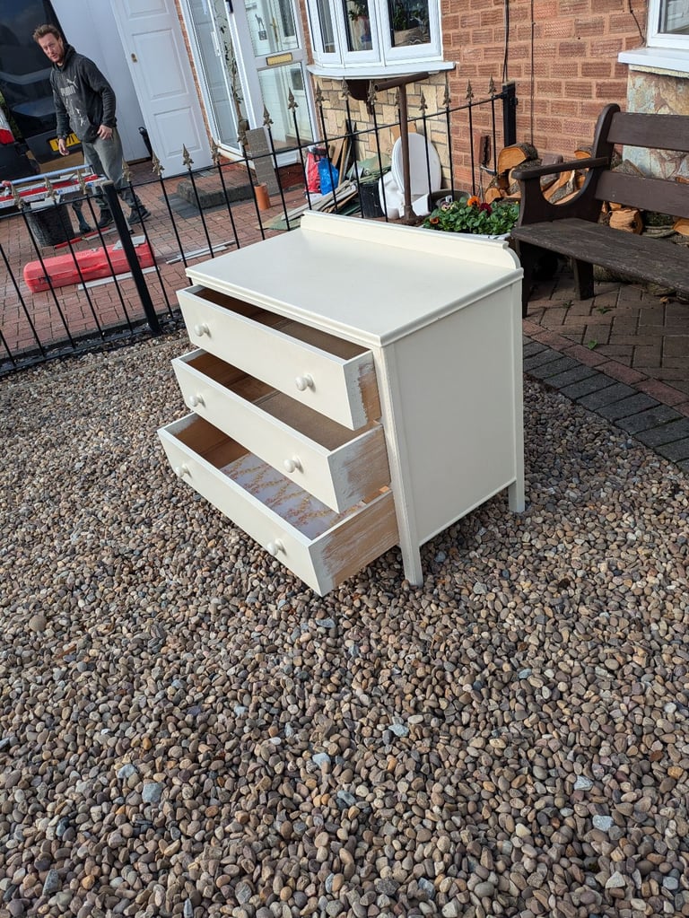 White Painted Solid Chest of Drawers. Delivery Available.