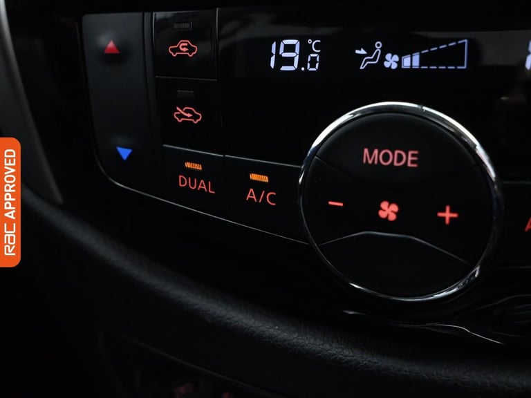 2020 Nissan Navara 2.3 dCi N-Connecta Pickup Double Cab 4dr Diesel Auto 4WD Euro 6 (190 ps) Pick ...