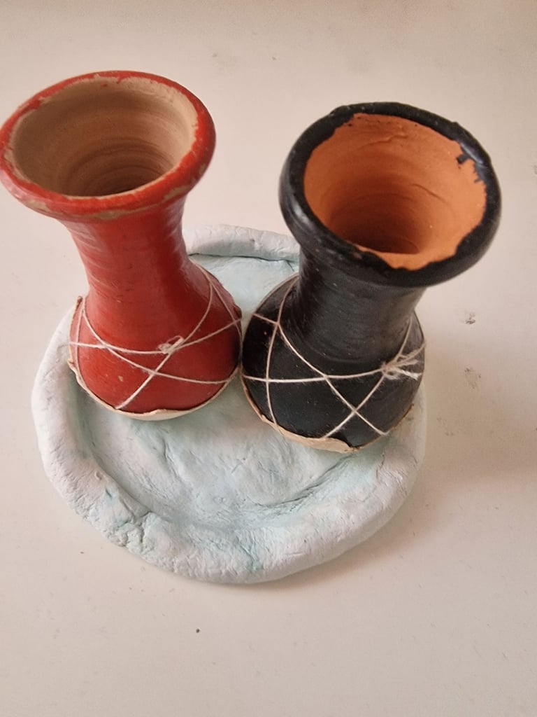 2 × ornaments 