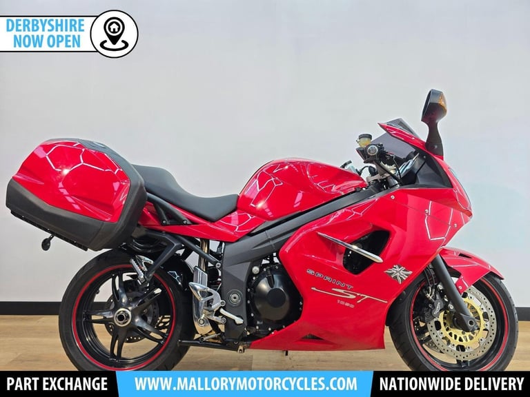 image for Triumph Sprint ST 1050 Red 2010 - Lovely Condition, Rear Panniers, FSH, Datatool