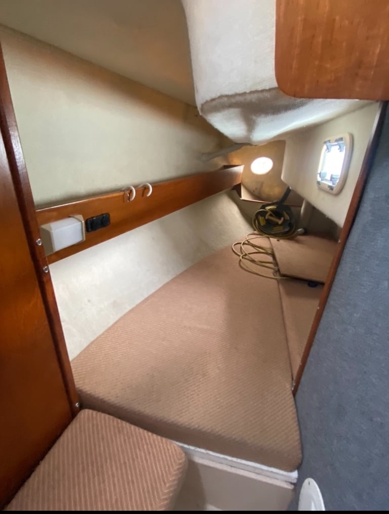 Free storage Hunter horizon 30 sailboat boat bilge keel yacht 