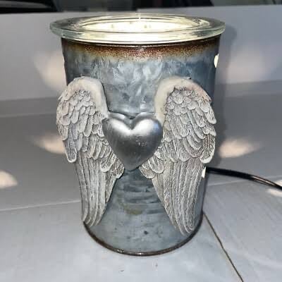 Scentsy angel wings warmer (new and boxed)