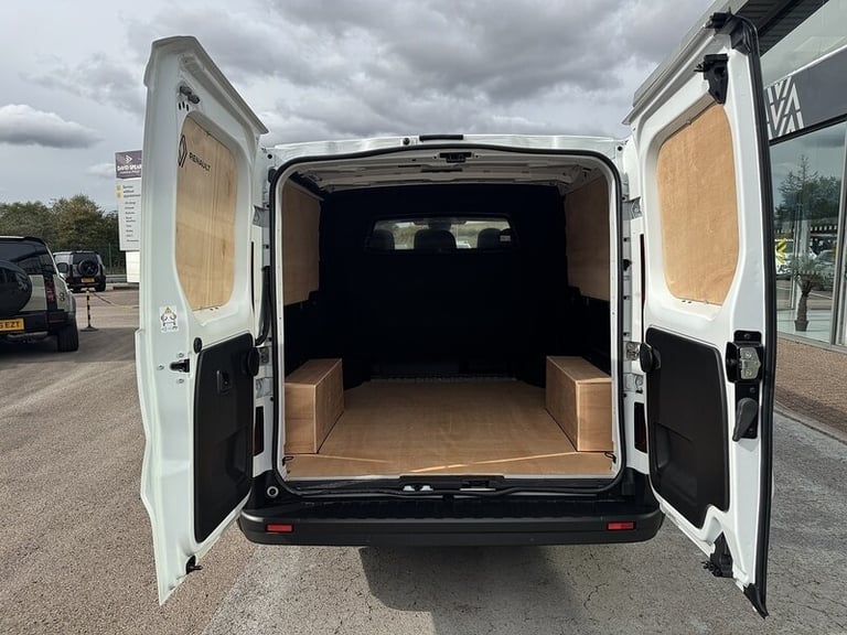 2025 Renault Trafic 130ps LL30 130 Advance 6 Seat with Air Con, Cruise, Rear Sensors &amp; Delive...