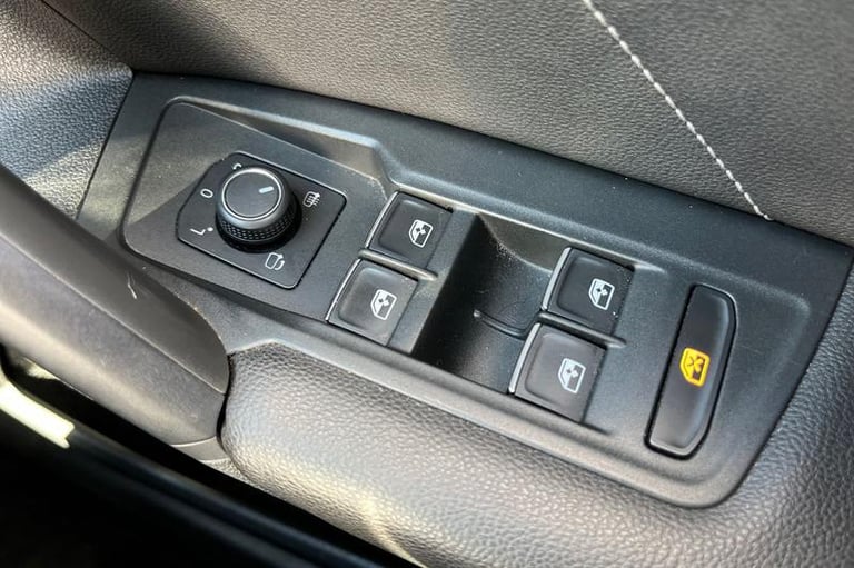 2021 Volkswagen Tiguan 2.0 TDI R-Line 5dr DSG ** Touch Screen Navigation - USB / Bluetooth Connec...