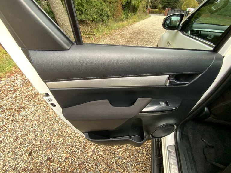 2021 Toyota Hilux 2.4 D-4D Invincible Pickup Double Cab 4dr Diesel Manual 4WD Euro 6 (s/s) (1 PIC...