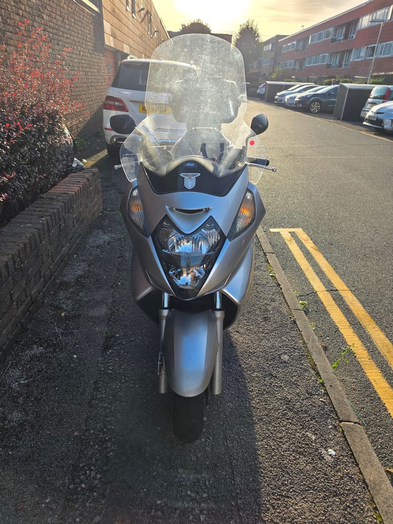 Honda Fjs 600 Silver wing 2002 November ULEZ COMPLIANT 16715 MILES