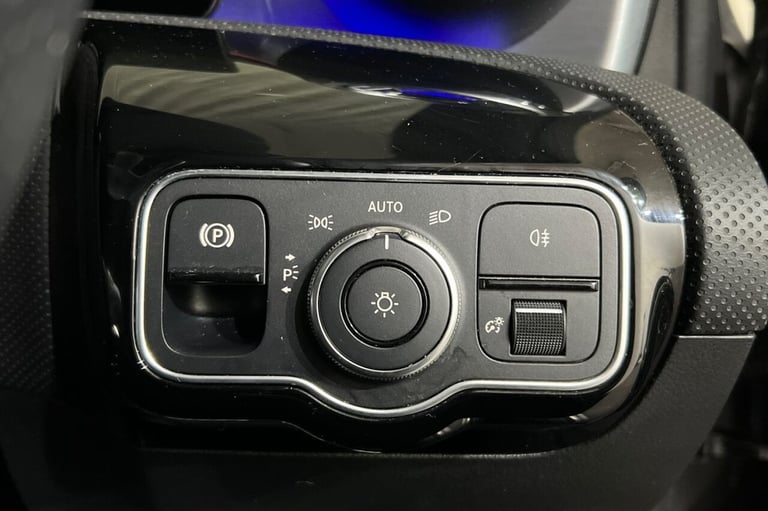 2021 71 MERCEDES-BENZ A-CLASS 1.3 A200 AMG LINE EDITION (EXECUTIVE) HATCHBACK 5D