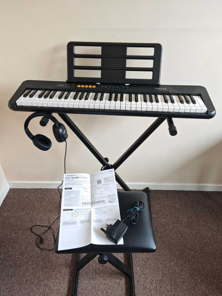 Keyboard Casio CT S100 61 key with stand, bench, headphones and adaptor