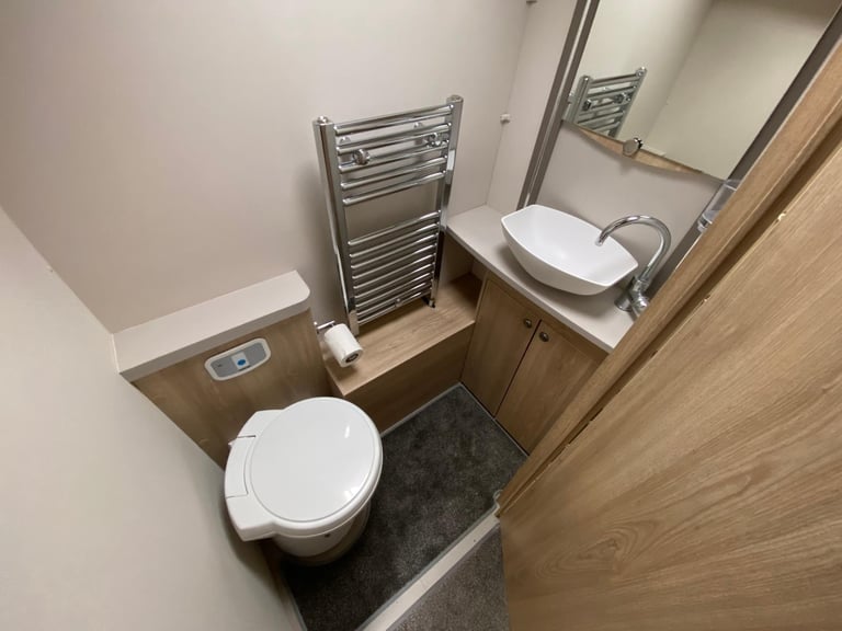 ELDDIS CRUSADER AURORA - 2019 - ISLAND BED - 4 BERTH - MOVER - PRISTINE 