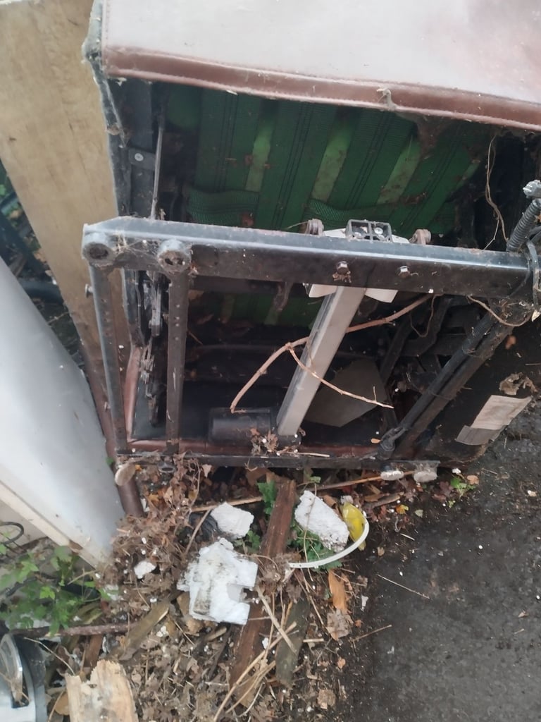 image for scrap iron/metal free to collector