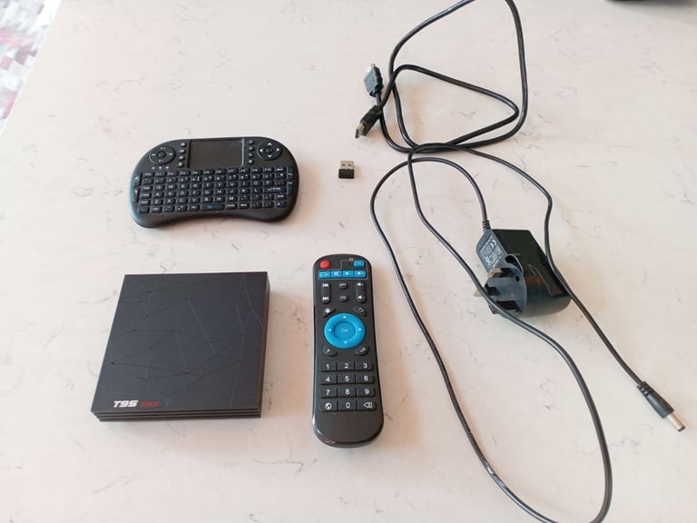 T95 Max Android TV box + Android keyboard