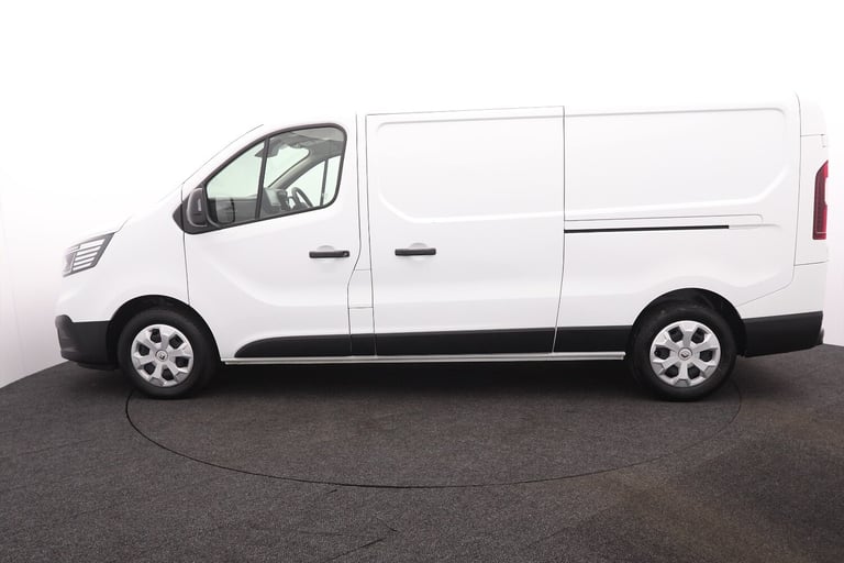 2024 Renault Trafic 2.0Dci Advance LL30 Blue Van Diesel Manual