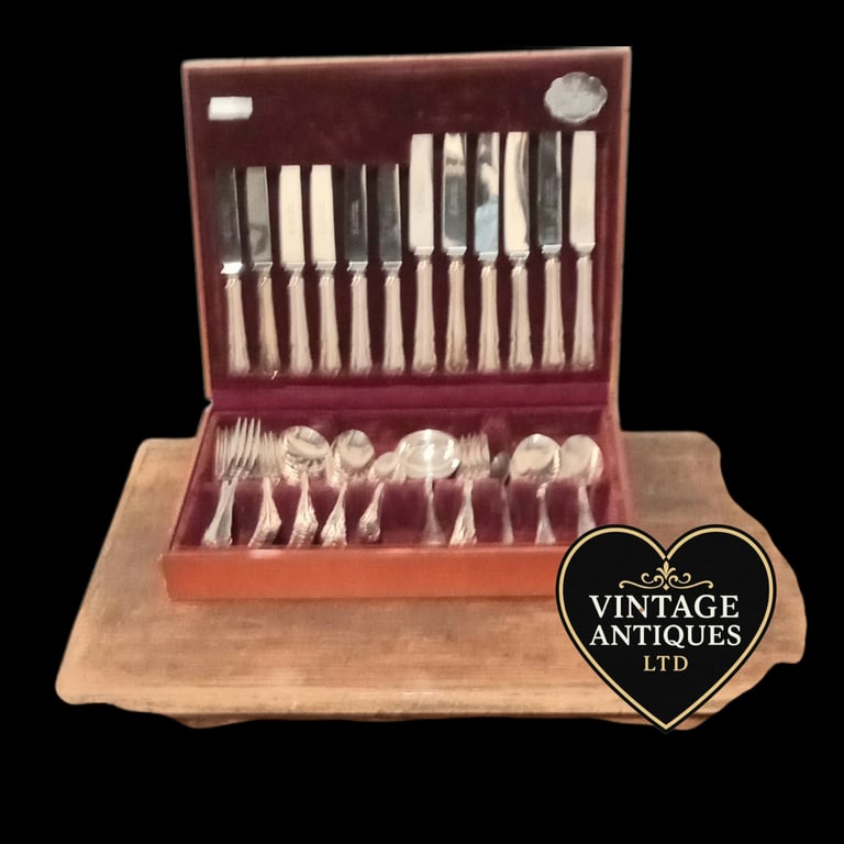 Vintage & Antiques Furniture and Furnishings