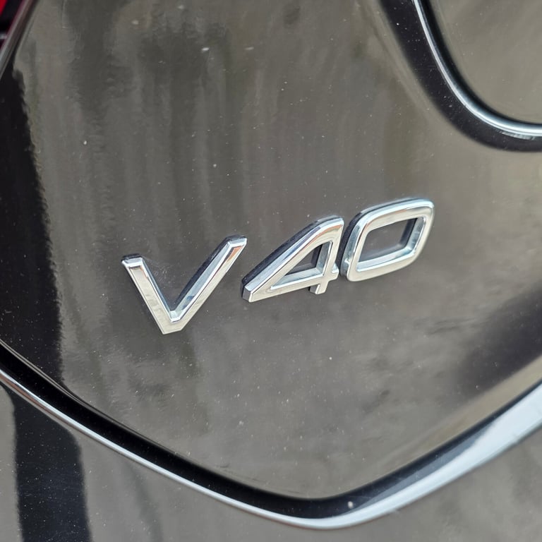 2017 Volvo V40 D2 [120] R DESIGN Nav Plus 5dr HATCHBACK Diesel Manual