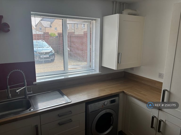 2 bedroom flat in Burrows Crescent, Chipping Norton, OX7 (2 bed) (#2583715)