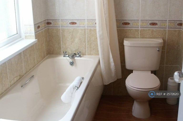 1 bedroom flat in Douglas Avenue, Exmouth, EX8 (1 bed) (#2572620)