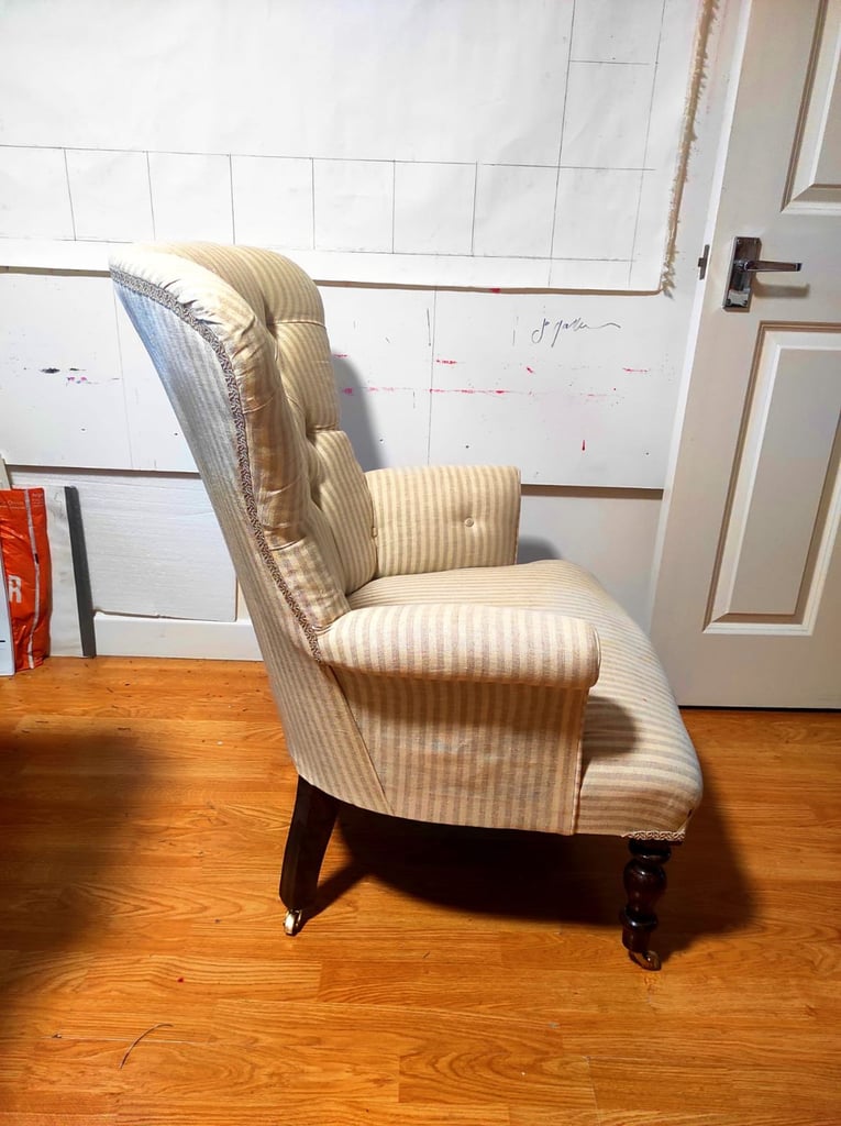 Elegant Vintage Button-Back Armchair – Victorian Style In Striped Fabric