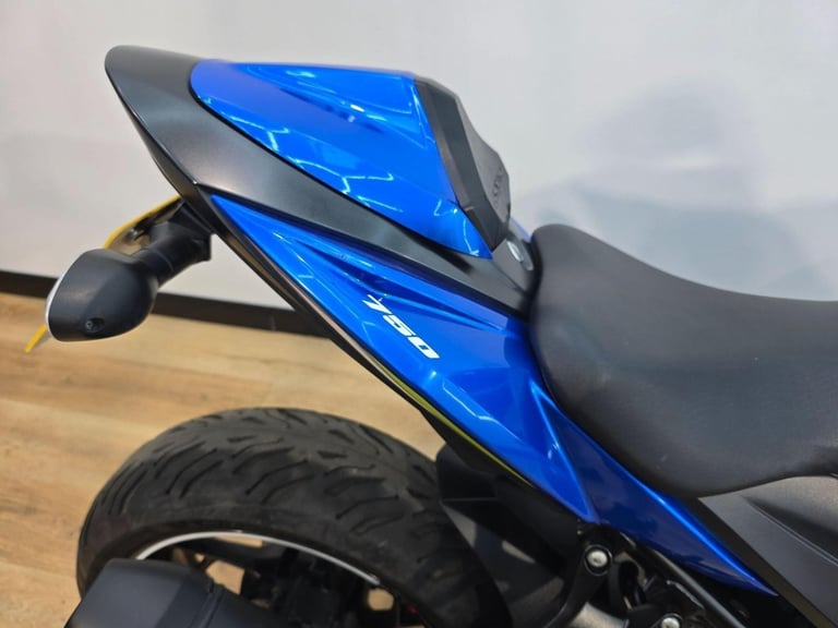 Suzuki GSX-S750 Blue 2020 - Heated Grips, R&G Bungs, R&G Tail Tidy