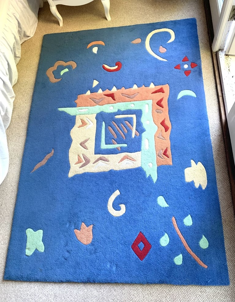  Children's Rug 6 x 4 ft in excellent condition