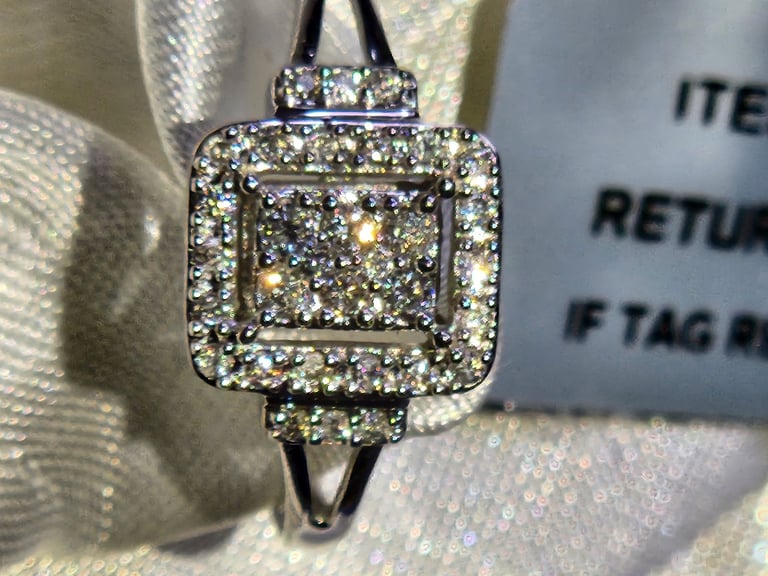 9ct White Gold Size M 32 Diamonds half Eternity Ring SGL Certification New Gold